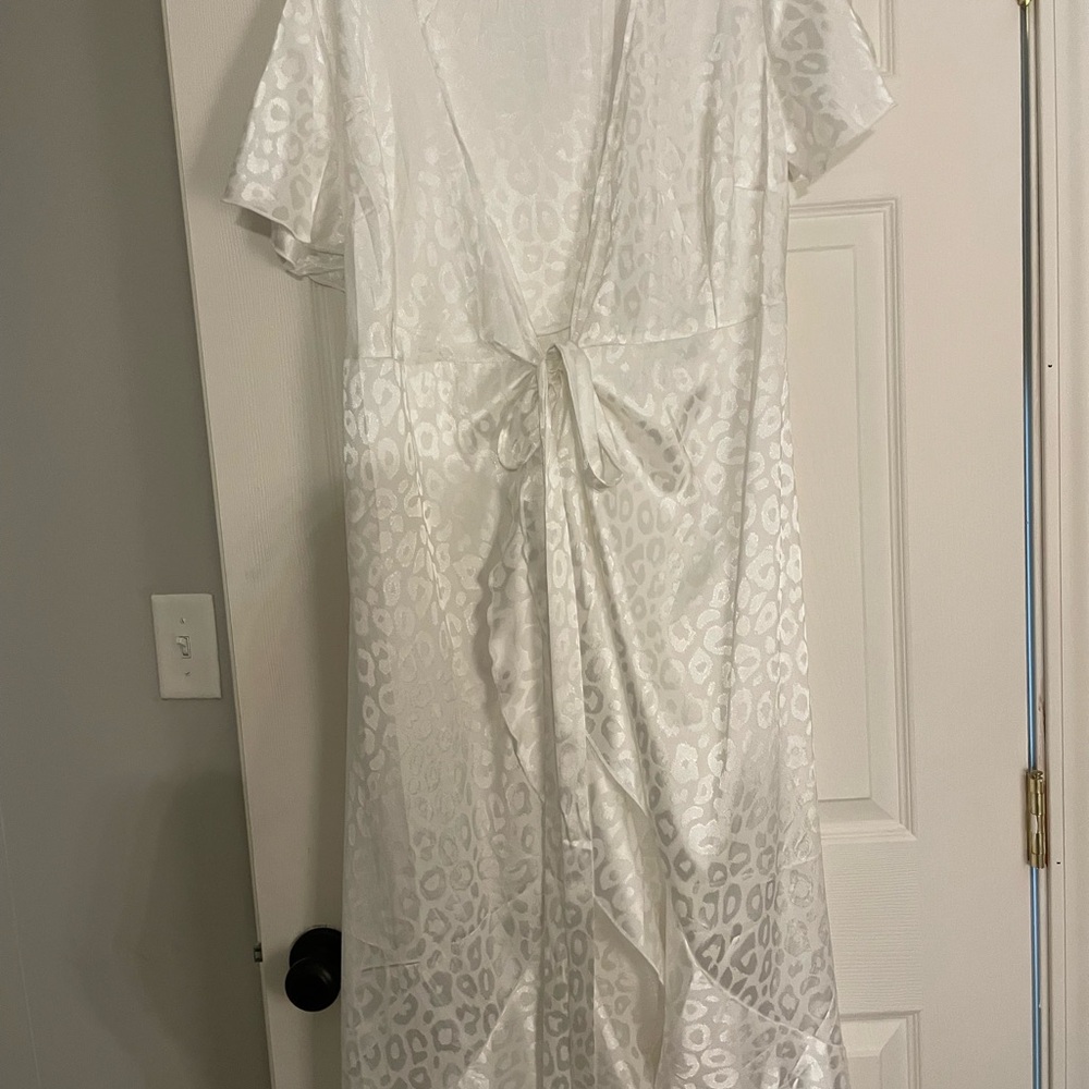 Elegant White Leopard Print Dress